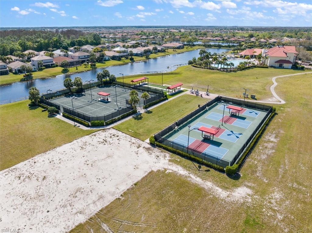 COUNTRY CLUB - Residential