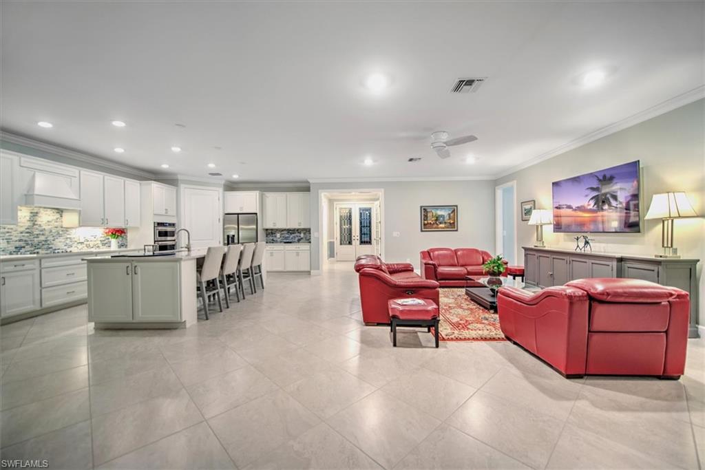 COUNTRY CLUB - Residential