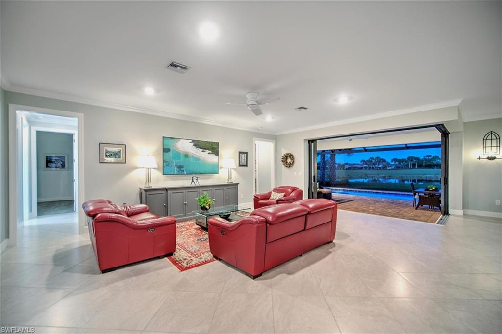COUNTRY CLUB - Residential