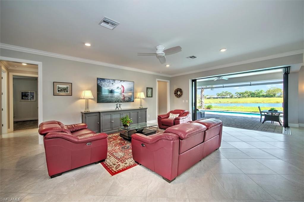 COUNTRY CLUB - Residential