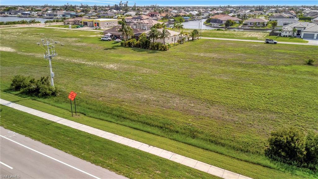 CAPE CORAL - Land