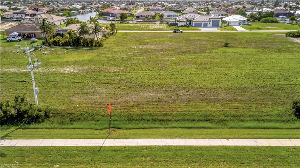 CAPE CORAL - Land