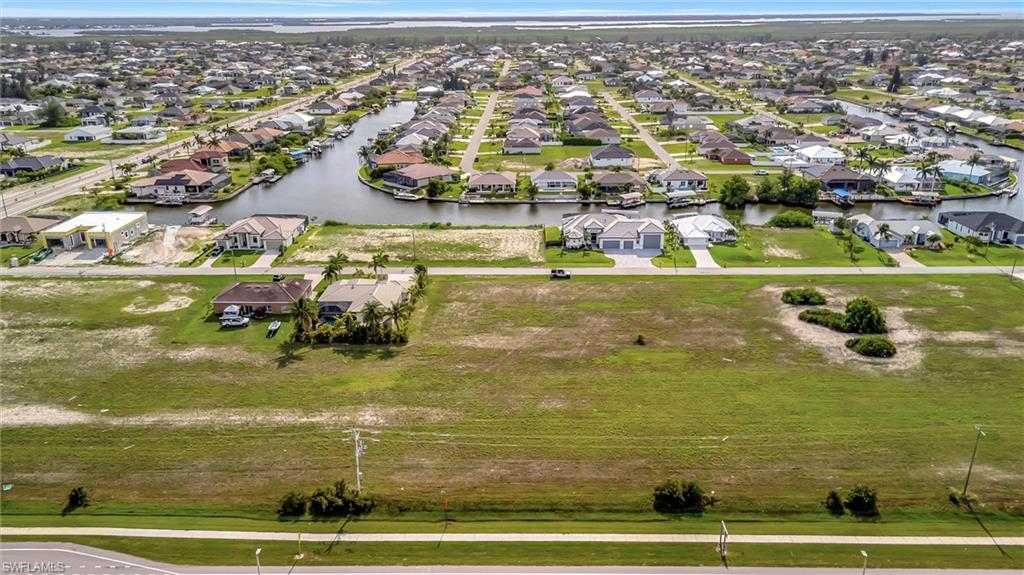 CAPE CORAL - Land