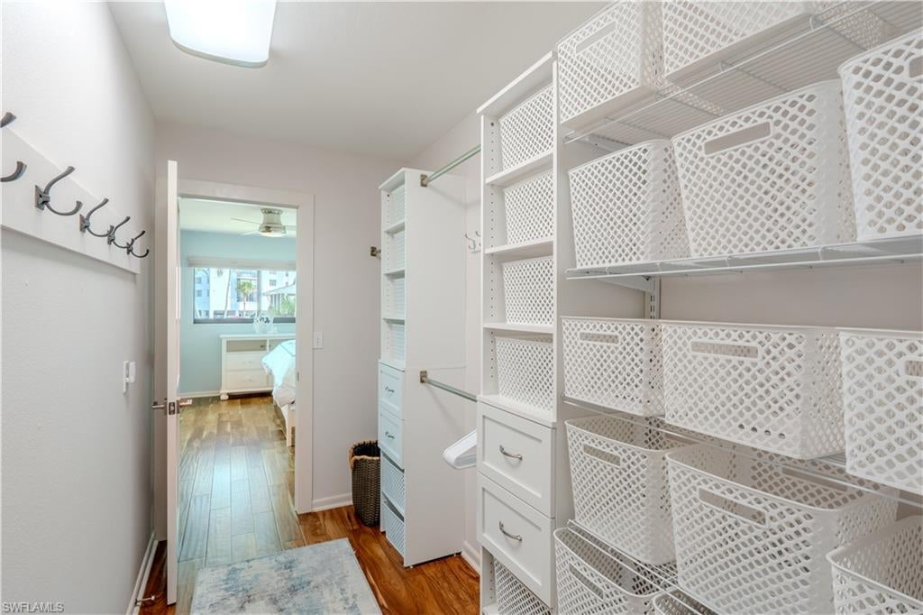 HYDE PARK - Residential