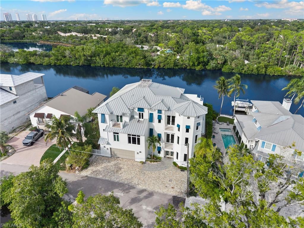 IMPERIAL SHORES - Residential