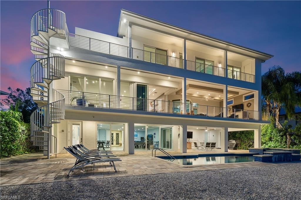 IMPERIAL SHORES - Residential