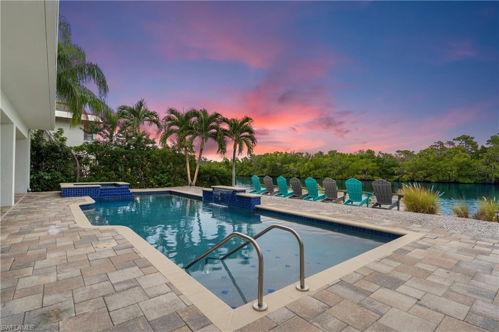 IMPERIAL SHORES - Residential