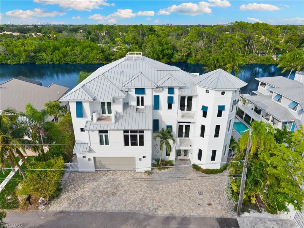 IMPERIAL SHORES - Residential
