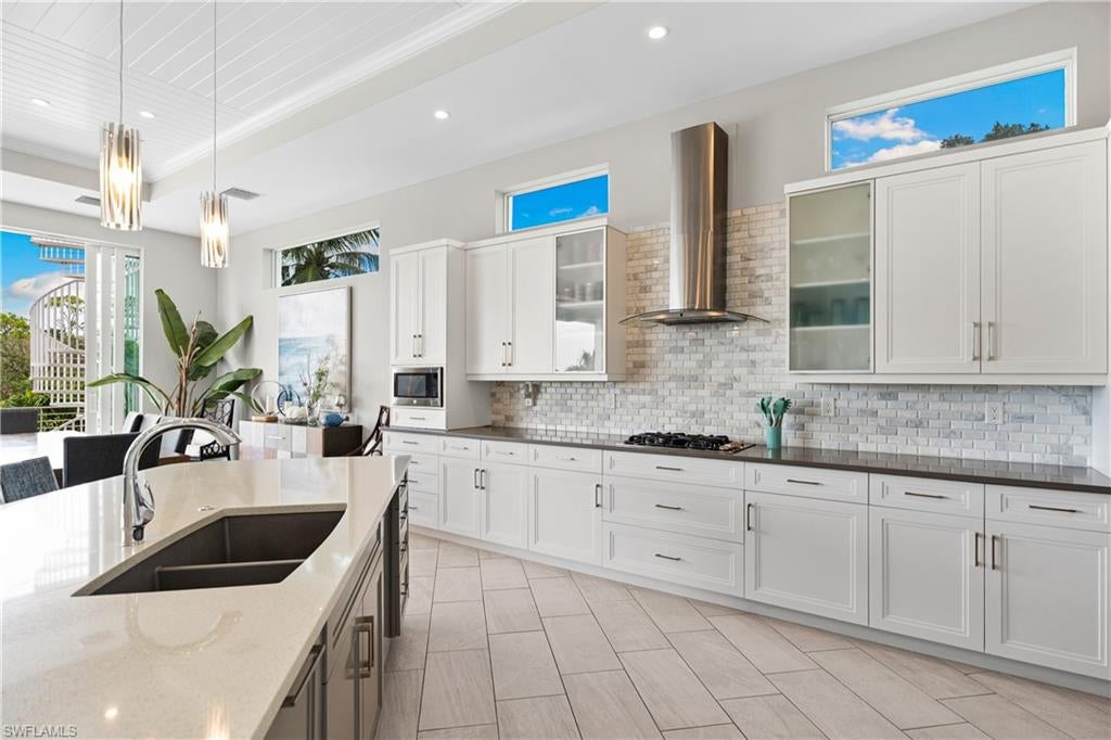 IMPERIAL SHORES - Residential