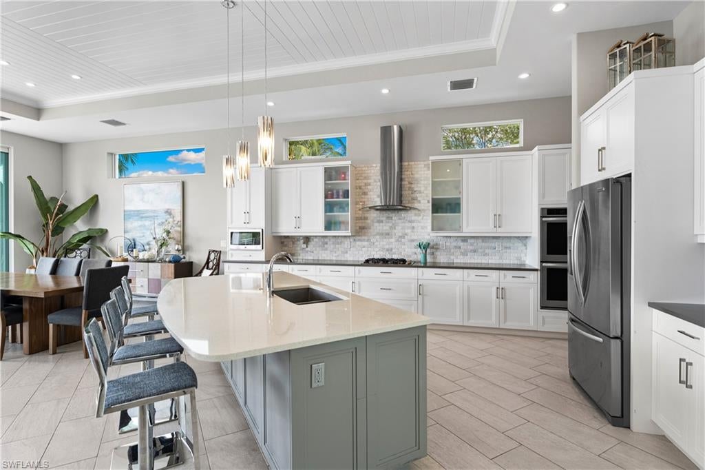 IMPERIAL SHORES - Residential