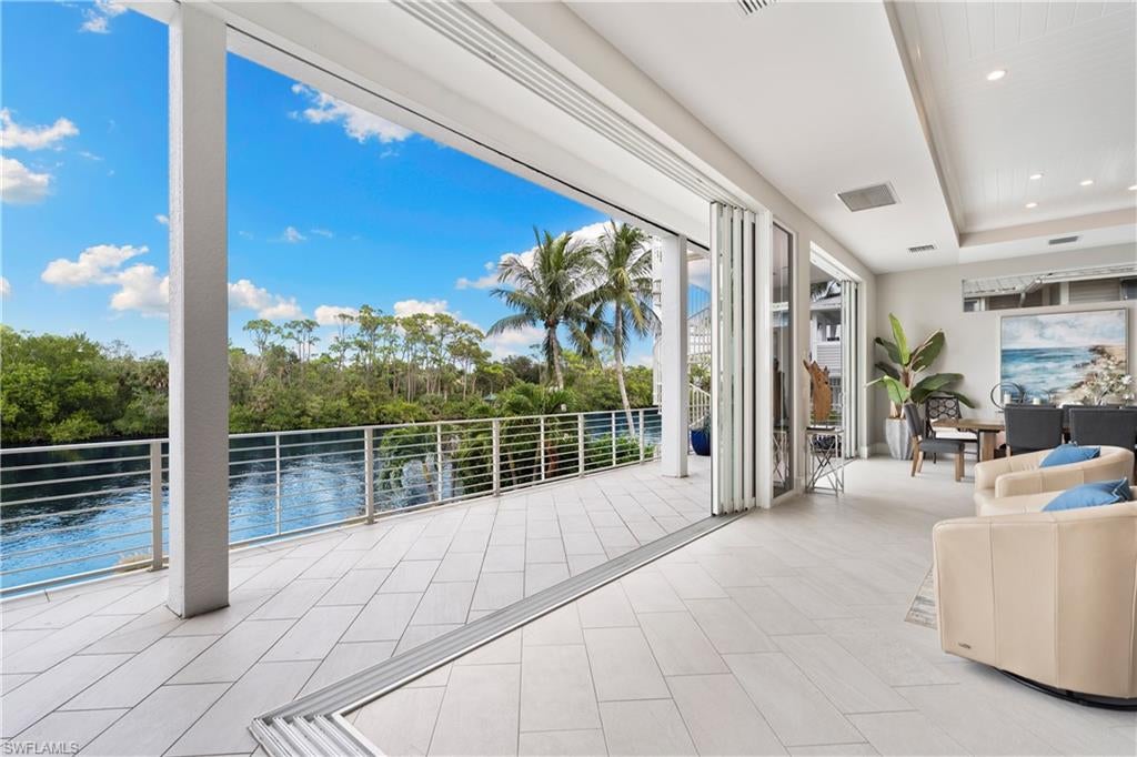 IMPERIAL SHORES - Residential