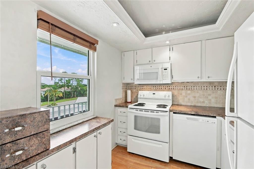SEVEN LAKES - Residential