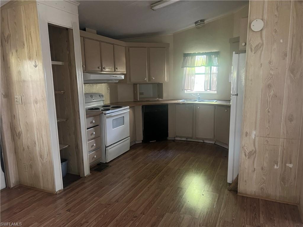 SEMINOLE MANOR - Residential
