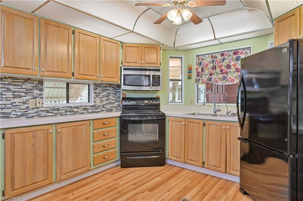 CORKSCREW WOODLANDS - Residential Lease