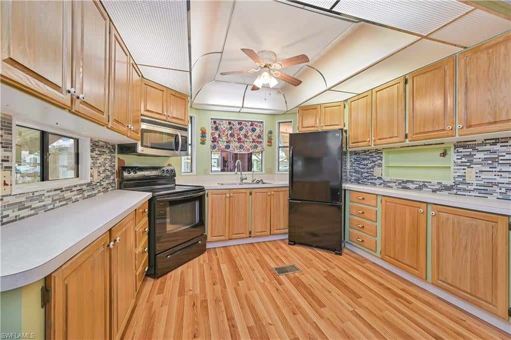 CORKSCREW WOODLANDS - Residential Lease