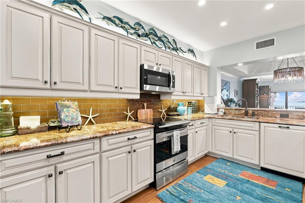 600 LA PENINSULA - Residential