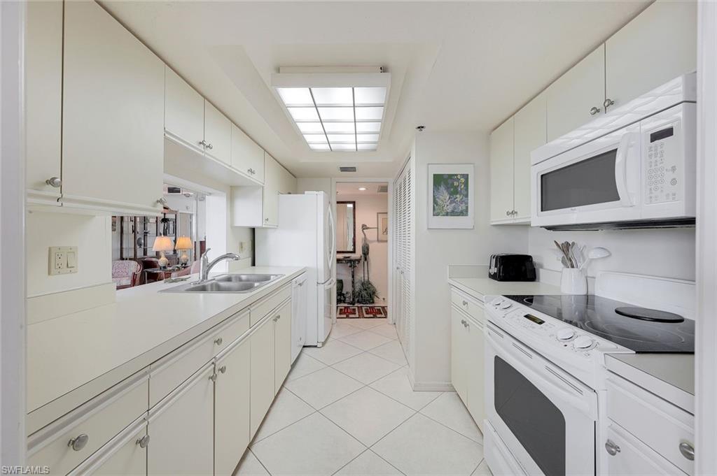 ST TROPEZ - Residential Lease