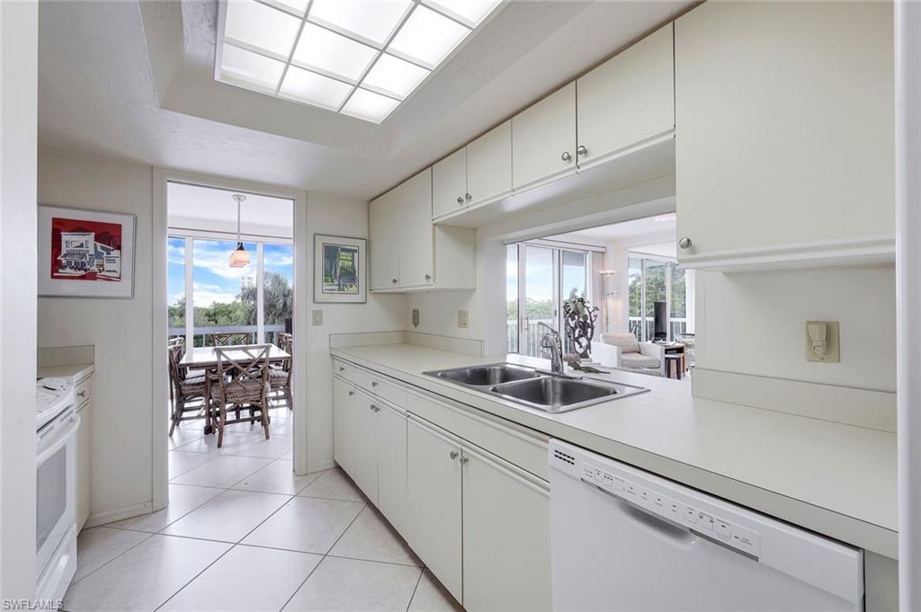 ST TROPEZ - Residential Lease