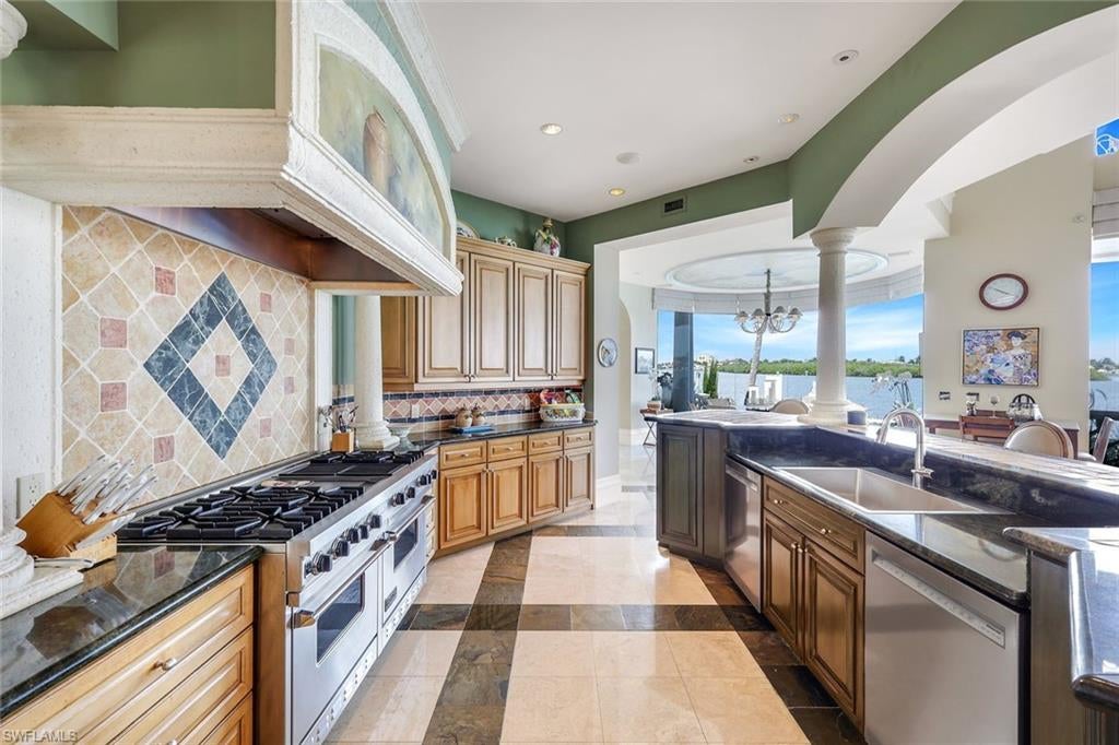 MARCO ISLAND - Residential