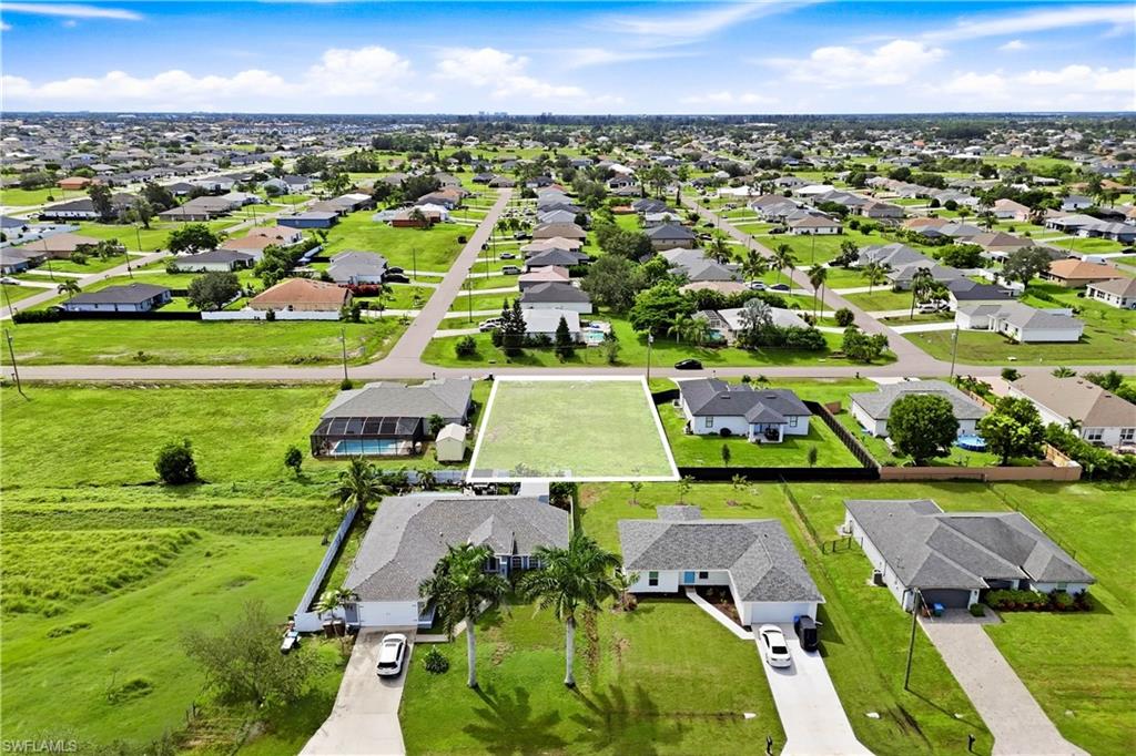 CAPE CORAL - Land
