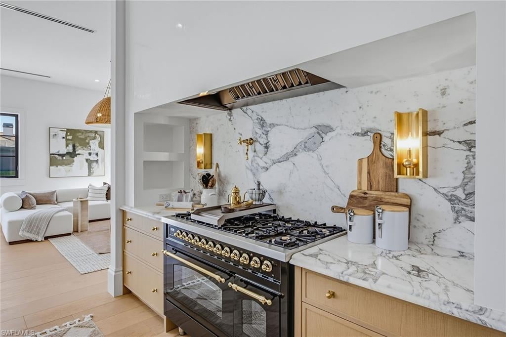 MARCO ISLAND - Residential