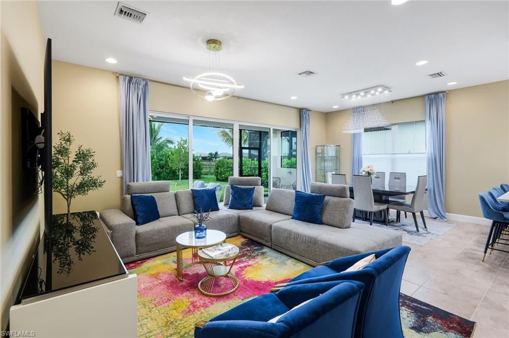 VALENCIA TRAILS - Residential