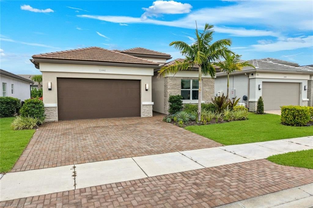 VALENCIA TRAILS - Residential