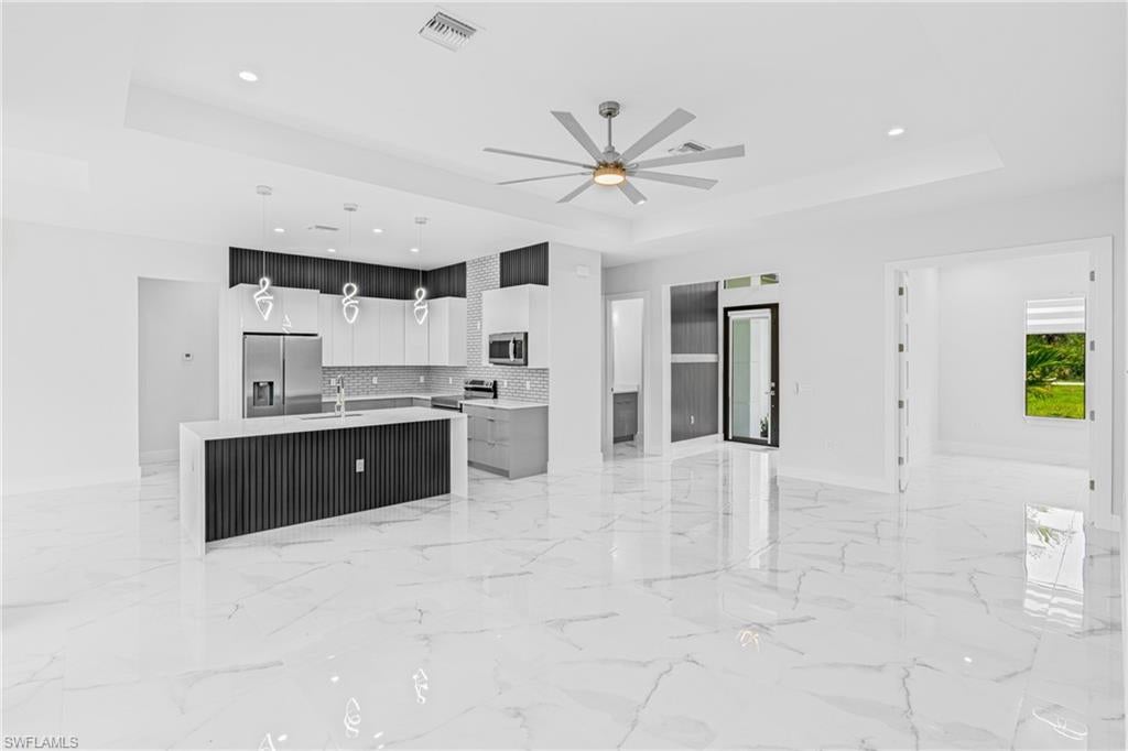 GOLDEN GATE ESTATES - Residential