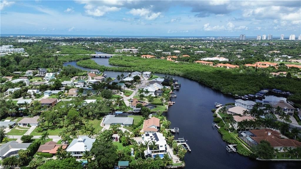PIRATES COVE - Land