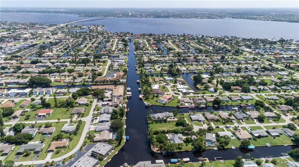 CAPE CORAL - Land