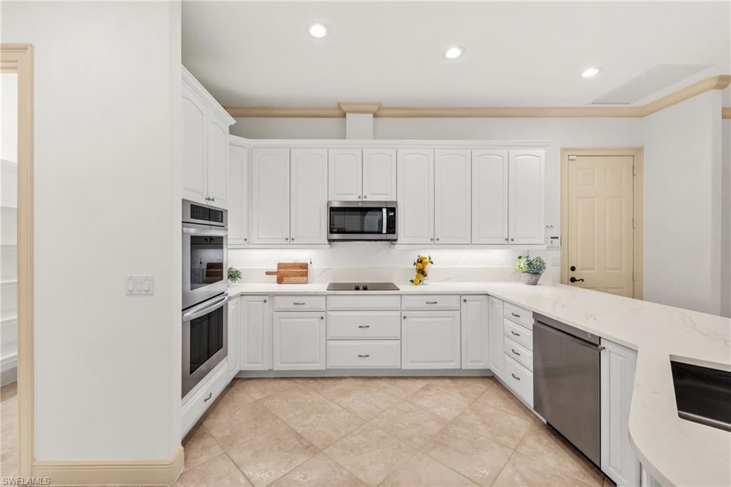 WILSHIRE LAKES - Residential