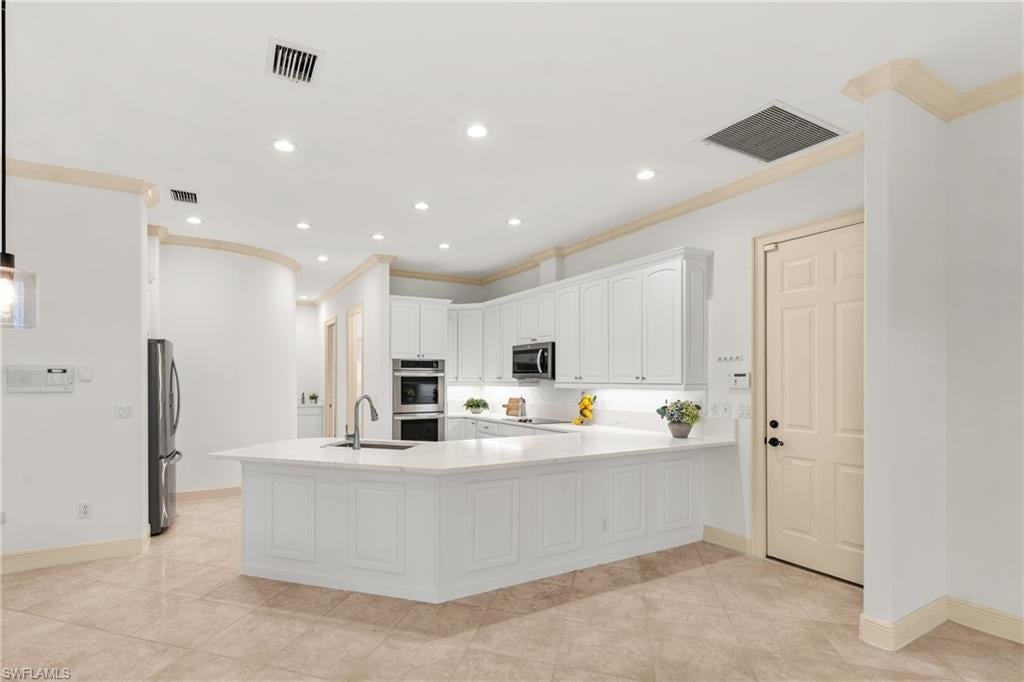 WILSHIRE LAKES - Residential