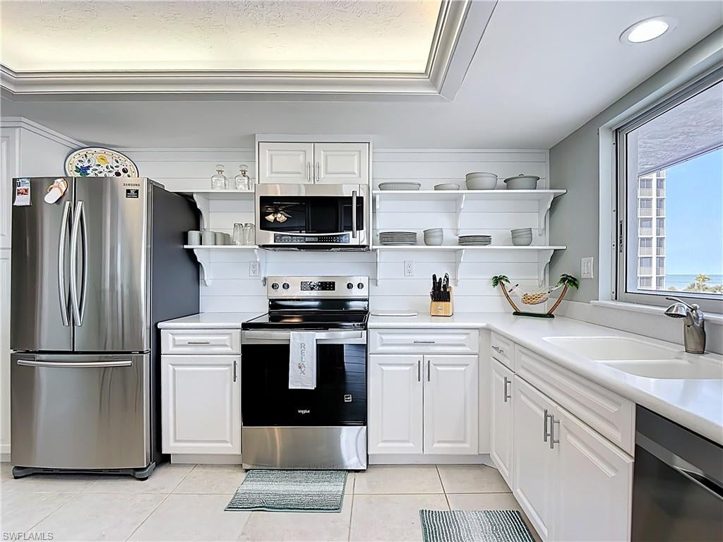 CRECIENTE CONDO EAST - Residential