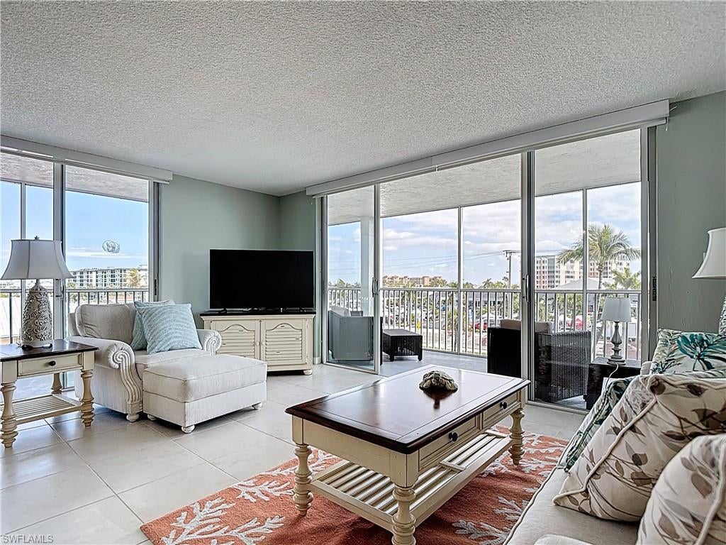 CRECIENTE CONDO EAST - Residential