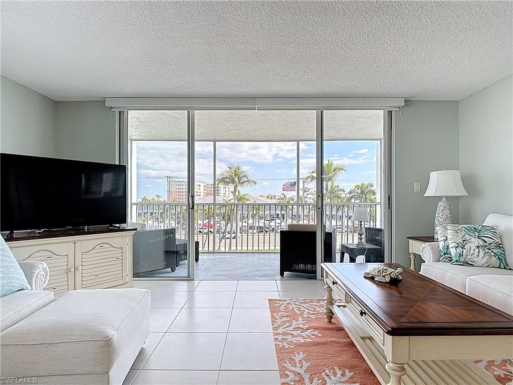 CRECIENTE CONDO EAST - Residential