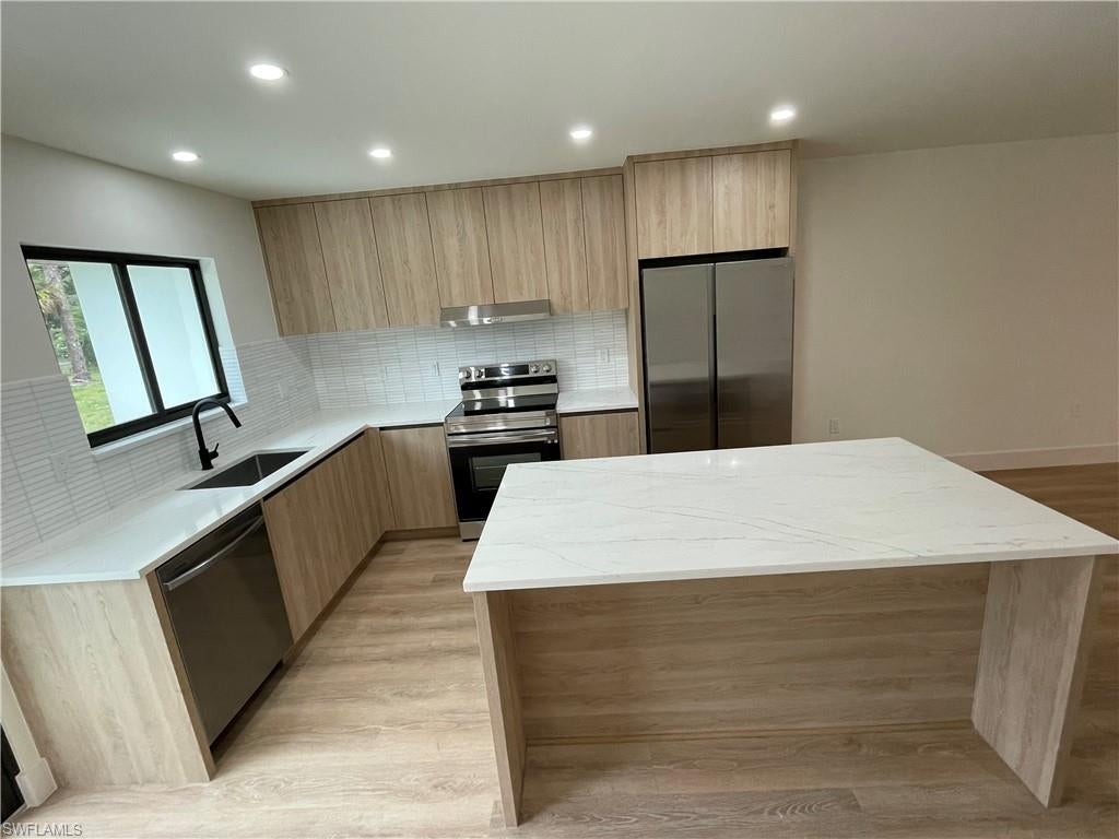 AVALON ESTATES - Residential Lease