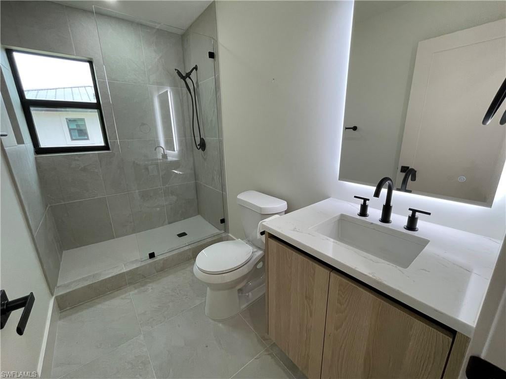 AVALON ESTATES - Residential Lease