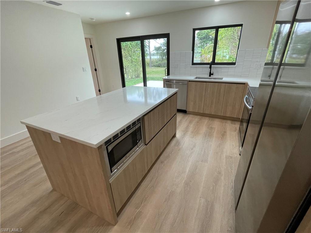 AVALON ESTATES - Residential Lease