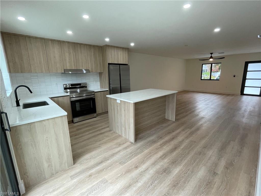 AVALON ESTATES - Residential Lease