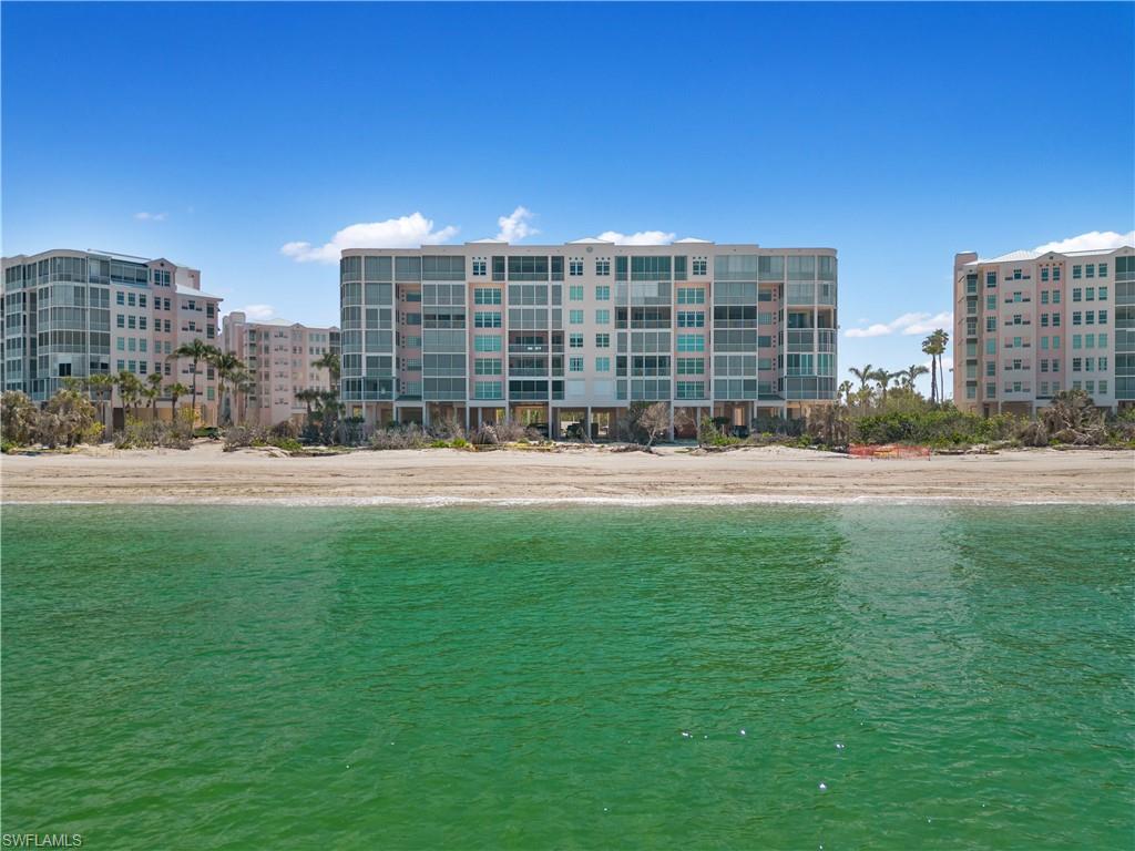 BAREFOOT BEACH CLUB - Residential