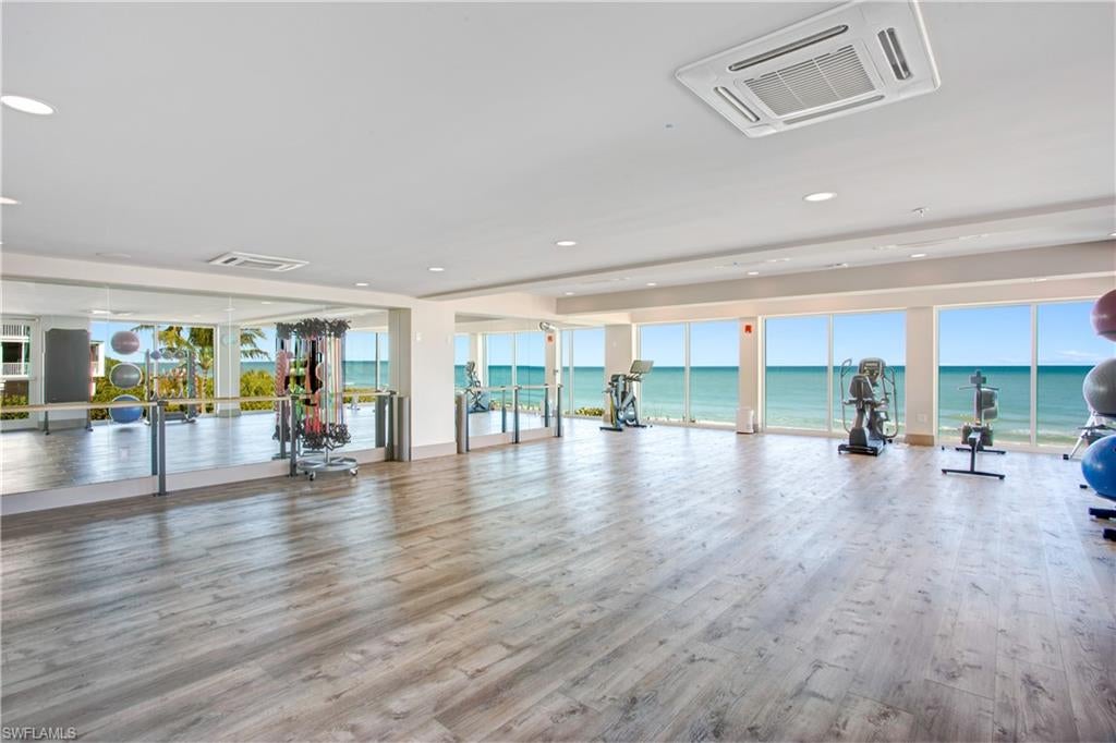 BAREFOOT BEACH CLUB - Residential