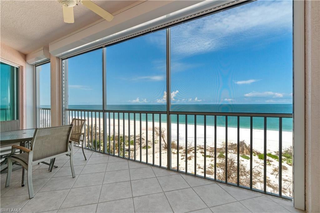 BAREFOOT BEACH CLUB - Residential