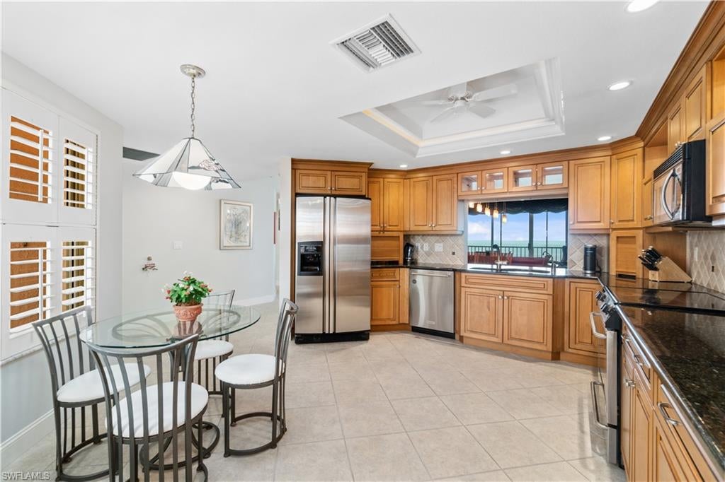 BAREFOOT BEACH CLUB - Residential