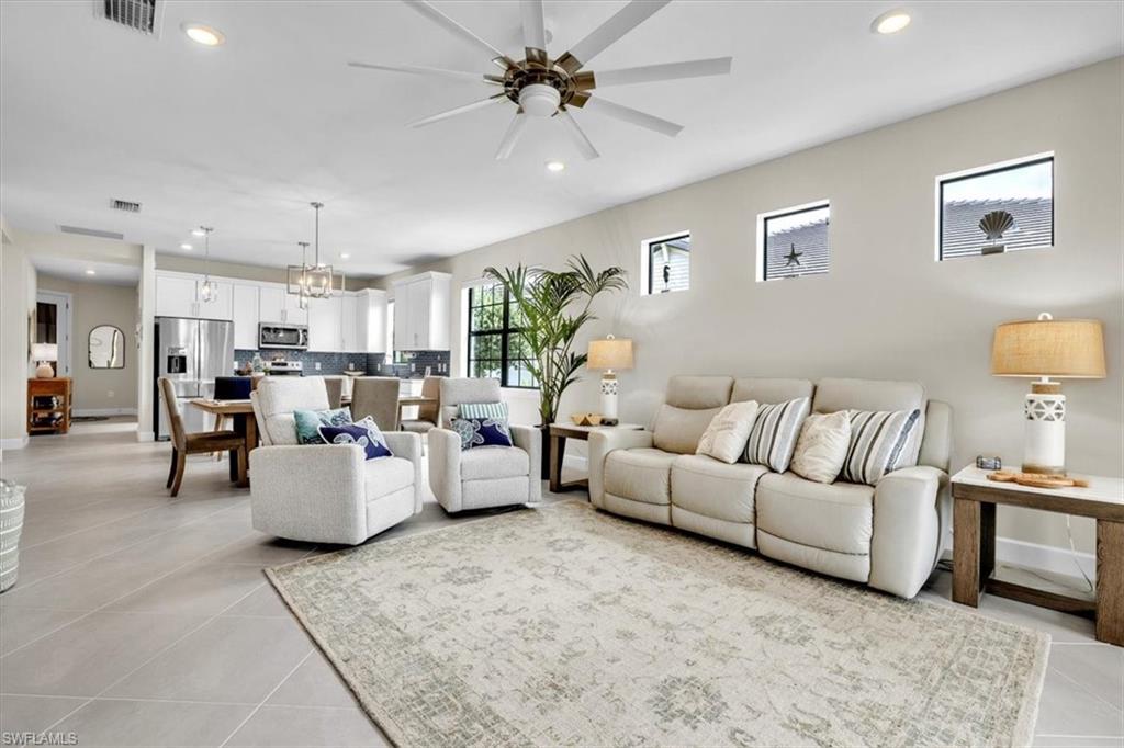 COUNTRY CLUB - Residential