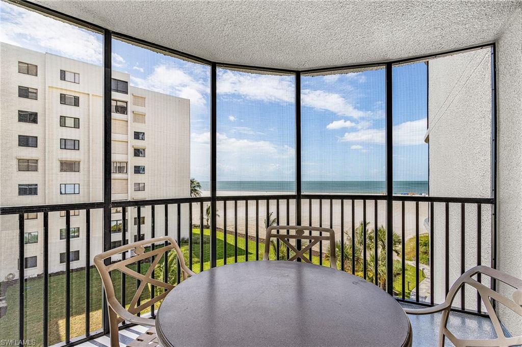 POINTE ESTERO - Residential