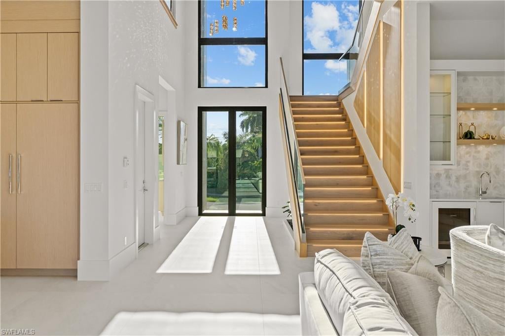 MARCO BEACH - Residential