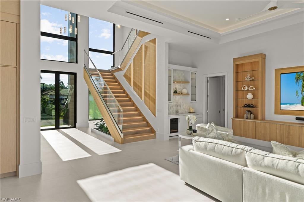 MARCO BEACH - Residential