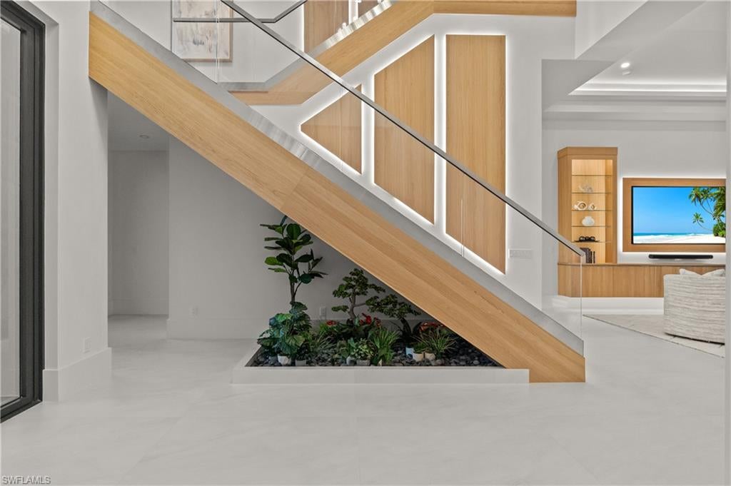 MARCO BEACH - Residential