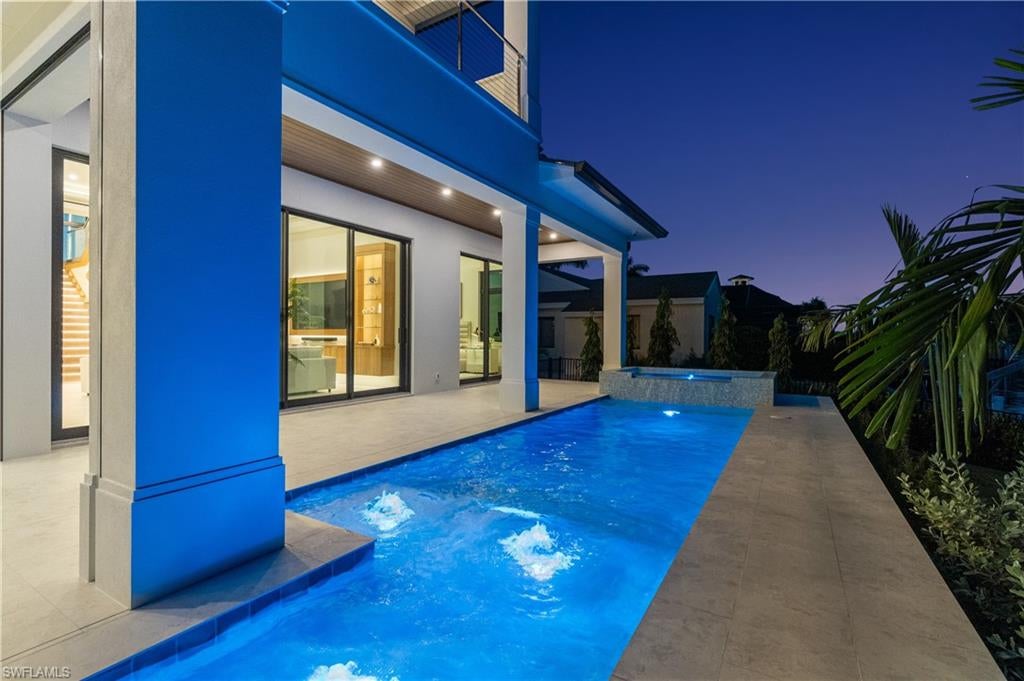 MARCO BEACH - Residential