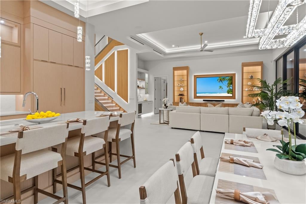 MARCO BEACH - Residential